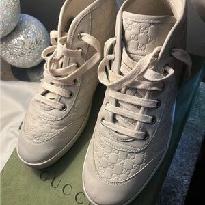 Gucci women shoes authentic comes with box and dust bags